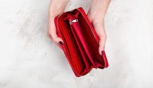 Чантата може привлича и отразява паричните потоци