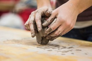 Изготвяне на талисмани, със собствените си ръце от глина